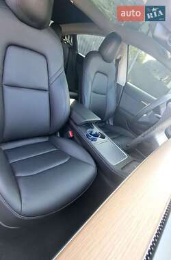 Седан Tesla Model 3 2021 в 