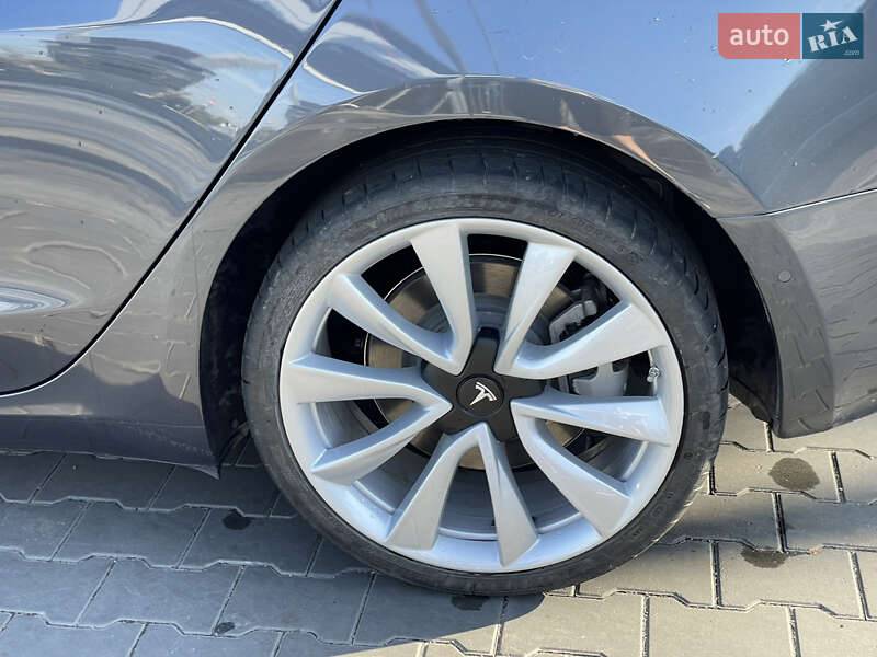 Седан Tesla Model 3 2021 в Полтаві