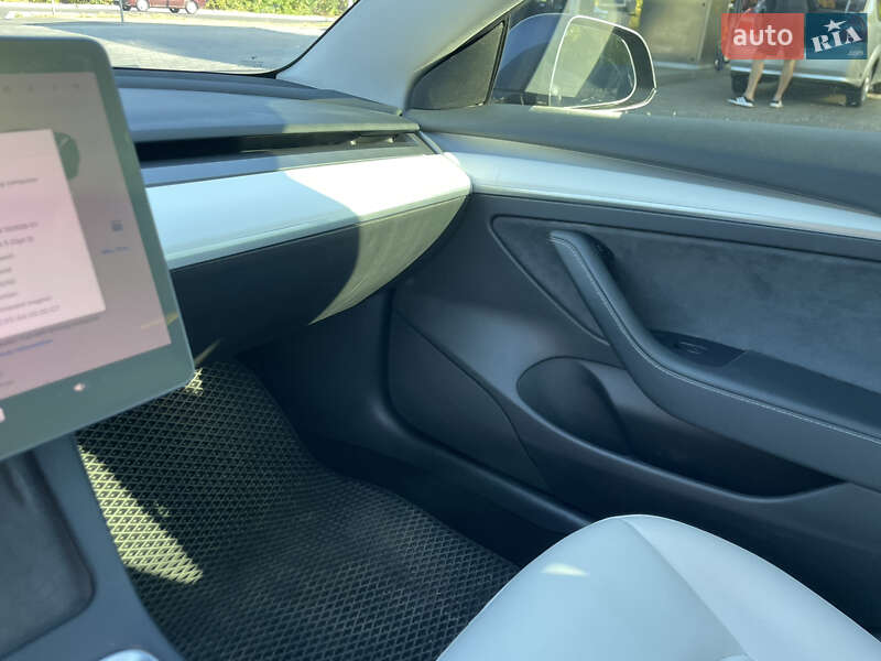 Седан Tesla Model 3 2021 в Полтаві