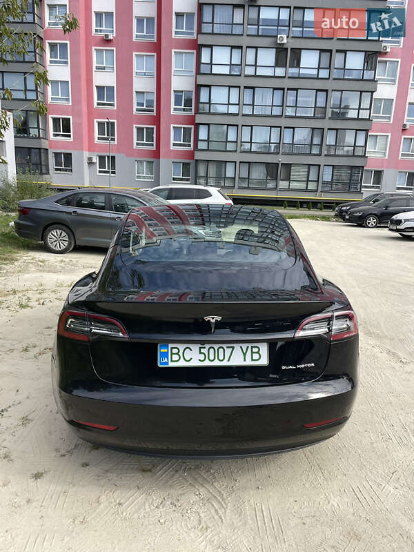Седан Tesla Model 3 2022 в Львові