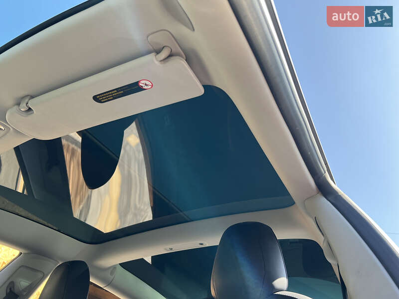 Седан Tesla Model 3 2018 в Самборе