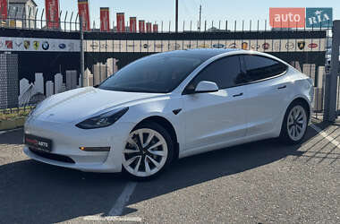 Седан Tesla Model 3 2021 в Киеве