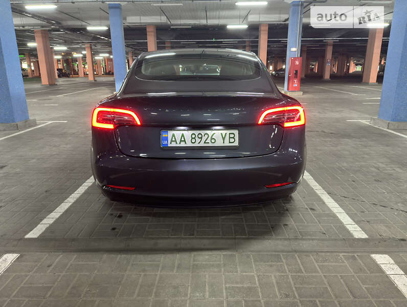 Седан Tesla Model 3 2023 в Києві