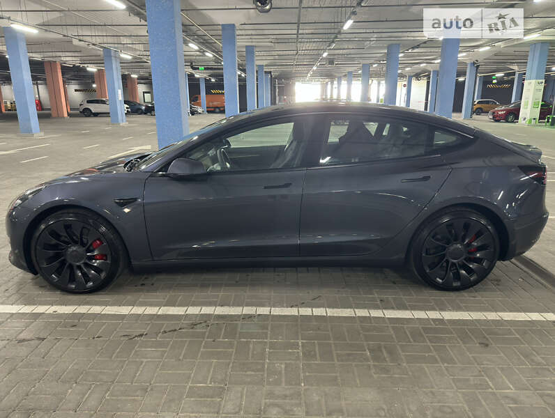 Седан Tesla Model 3 2023 в Києві