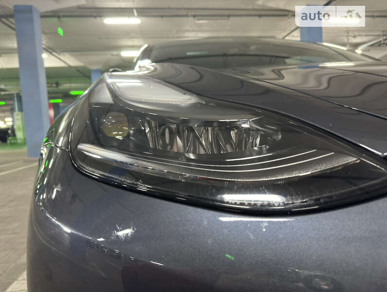 Седан Tesla Model 3 2023 в Києві