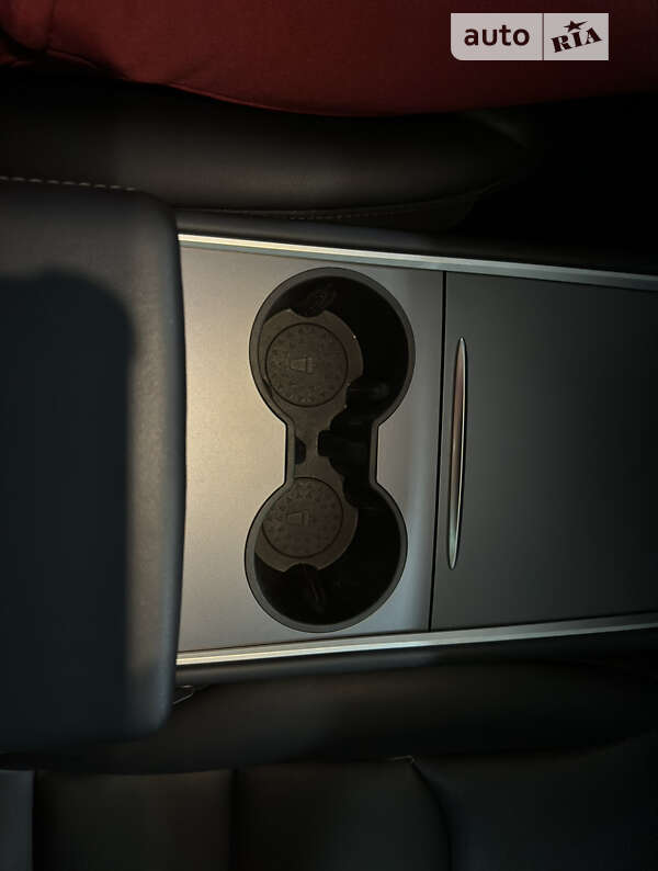 Седан Tesla Model 3 2023 в Києві