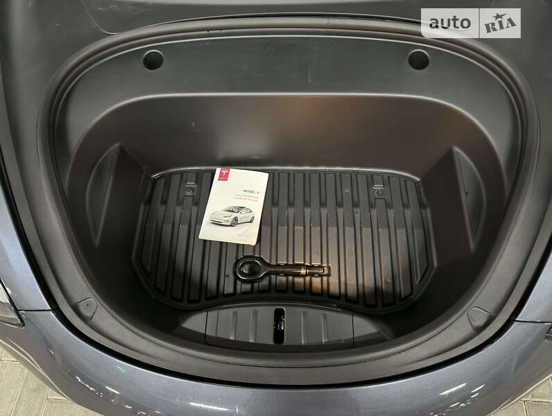 Седан Tesla Model 3 2023 в Києві