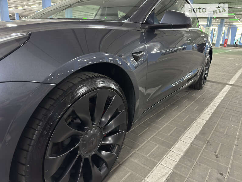 Седан Tesla Model 3 2023 в Києві