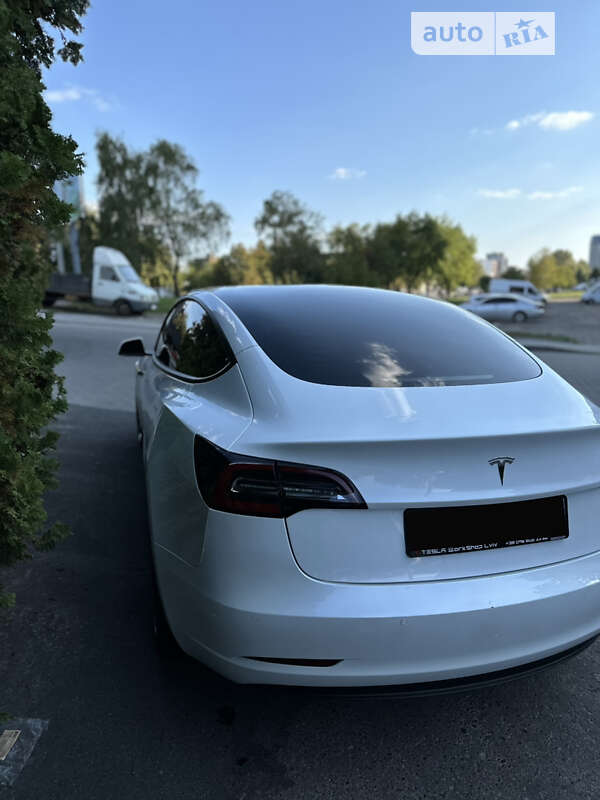 Седан Tesla Model 3 2021 в Львове