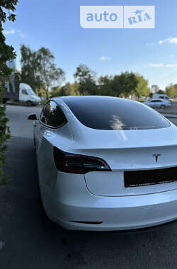 Седан Tesla Model 3 2021 в 