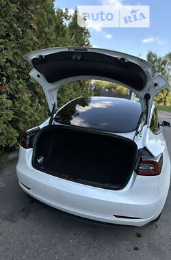 Седан Tesla Model 3 2021 в 