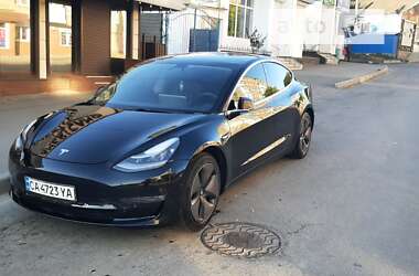 Седан Tesla Model 3 2019 в Умані