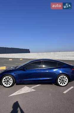 Седан Tesla Model 3 2021 в 