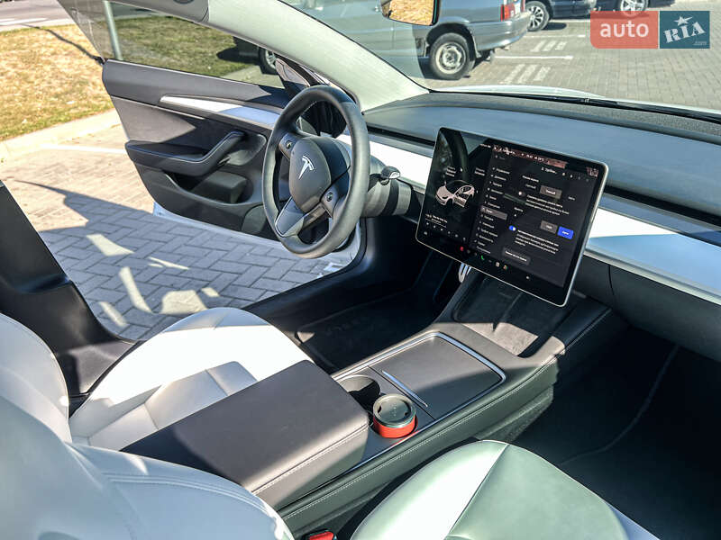 Седан Tesla Model 3 2022 в Вінниці