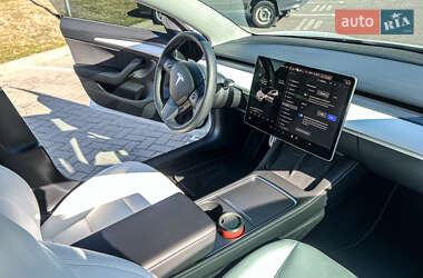 Седан Tesla Model 3 2022 в 