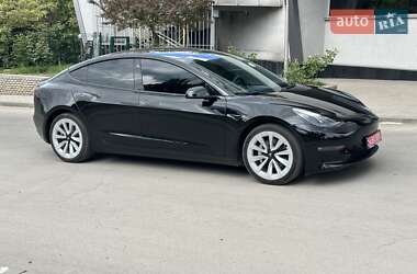 Седан Tesla Model 3 2022 в 