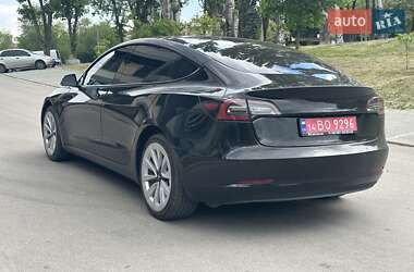 Седан Tesla Model 3 2022 в 