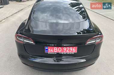 Седан Tesla Model 3 2022 в 