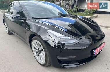 Седан Tesla Model 3 2022 в 
