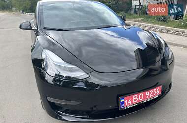 Седан Tesla Model 3 2022 в 