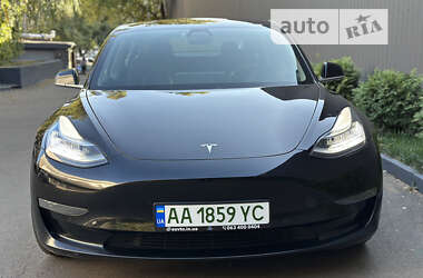 Седан Tesla Model 3 2019 в Киеве