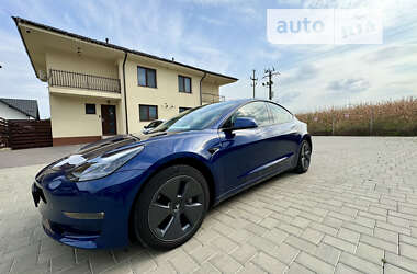 Седан Tesla Model 3 2021 в Чернівцях