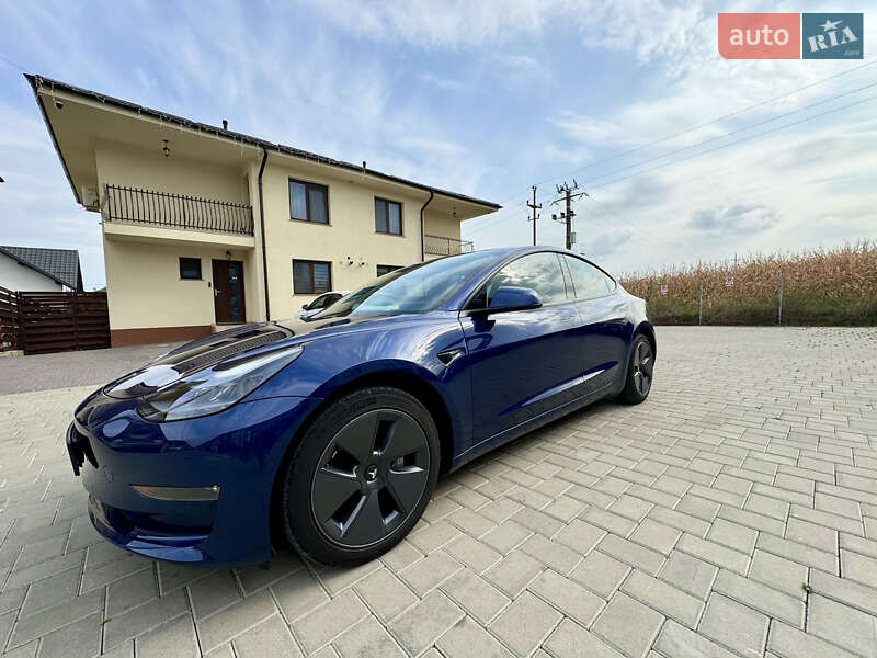 Седан Tesla Model 3 2021 в 