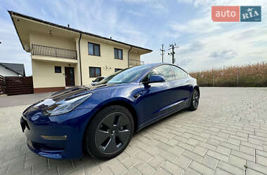 Седан Tesla Model 3 2021 в 