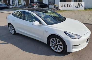 Седан Tesla Model 3 2020 в Ровно