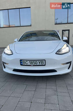 Седан Tesla Model 3 2018 в Стрию