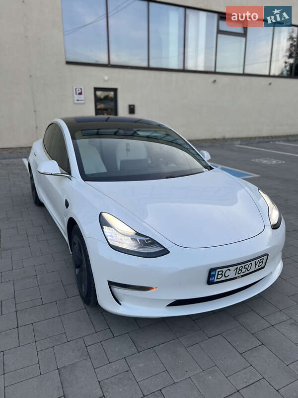 Седан Tesla Model 3 2018 в Стрию