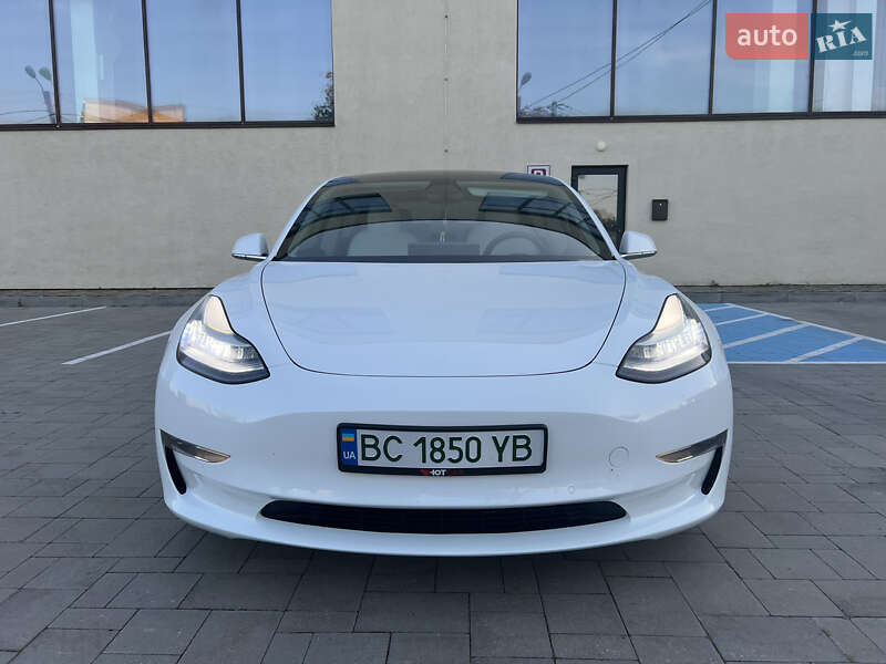 Седан Tesla Model 3 2018 в Стрию