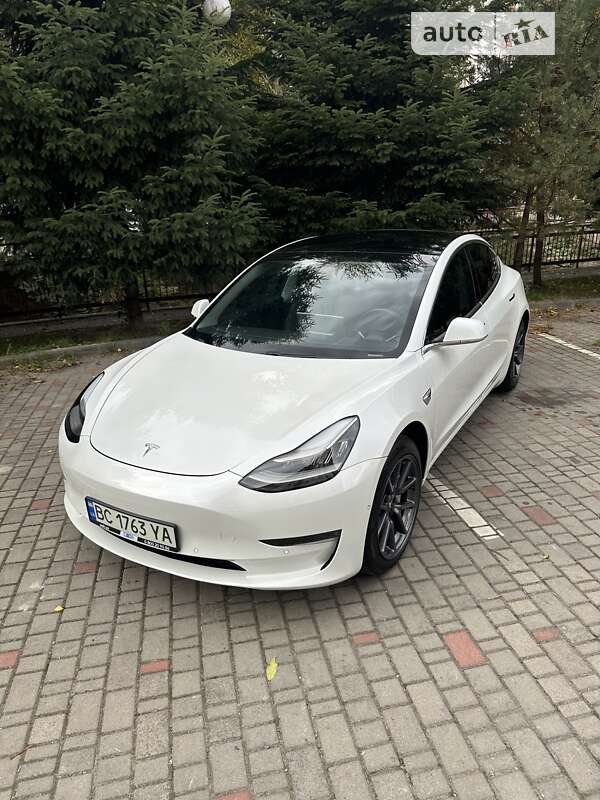 Седан Tesla Model 3 2020 в Ивано-Франковске