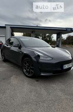 Седан Tesla Model 3 2022 в 