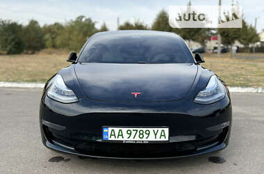 Седан Tesla Model 3 2019 в Пирятині