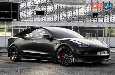 TESLA MODEL 3 2021