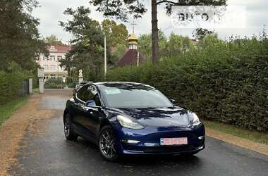 Седан Tesla Model 3 2018 в Ужгороді