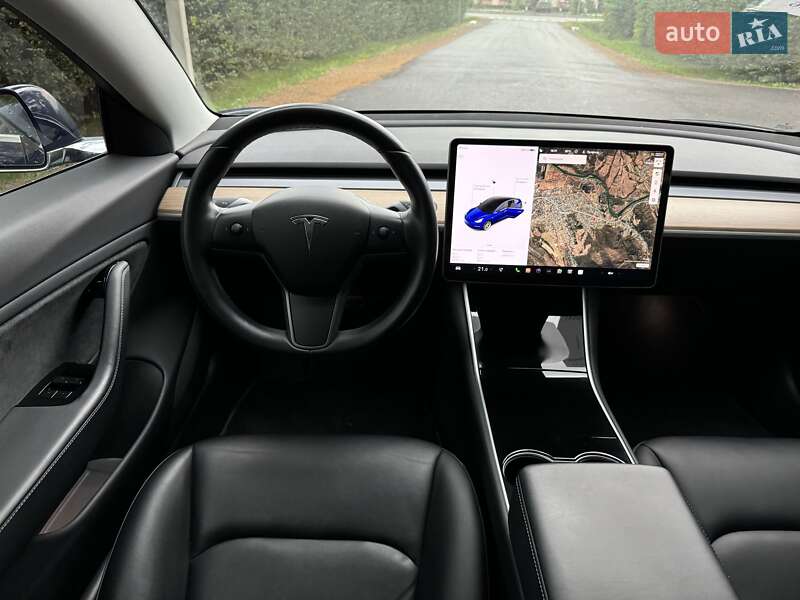 Седан Tesla Model 3 2018 в Ужгороде