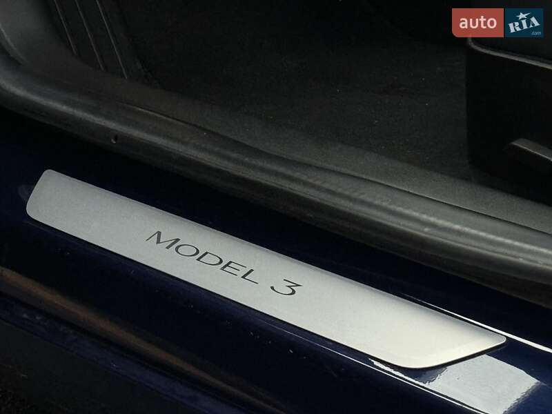 Седан Tesla Model 3 2018 в Ужгороде