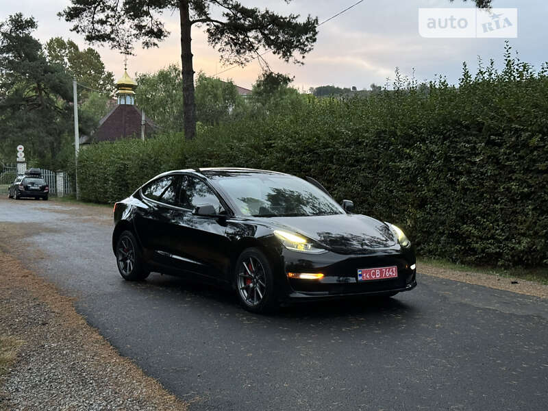 Седан Tesla Model 3 2021 в Ужгороді