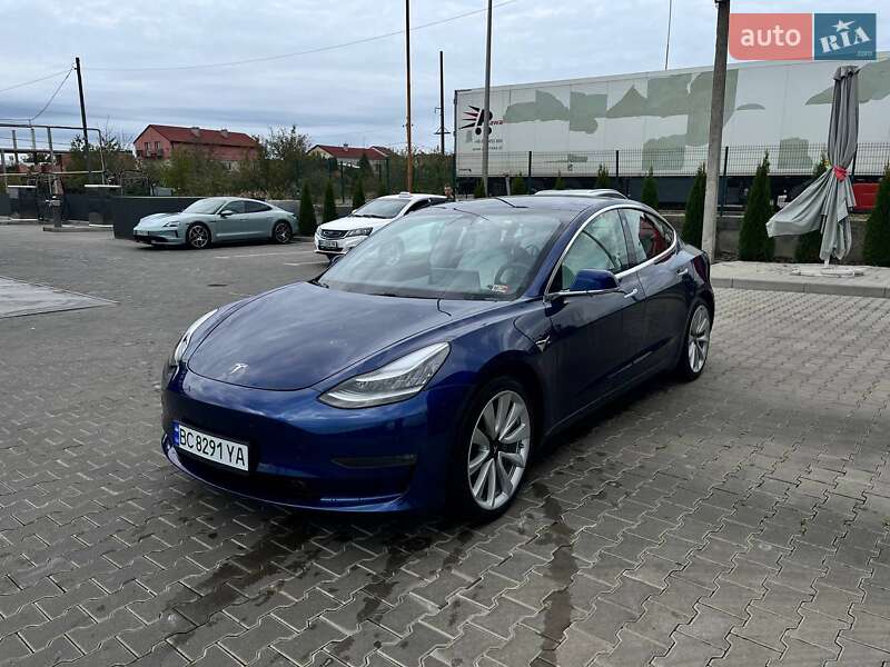 Седан Tesla Model 3 2019 в Львові