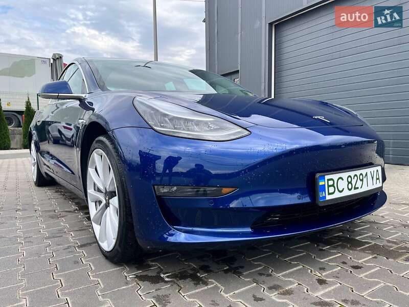 Седан Tesla Model 3 2019 в Львові