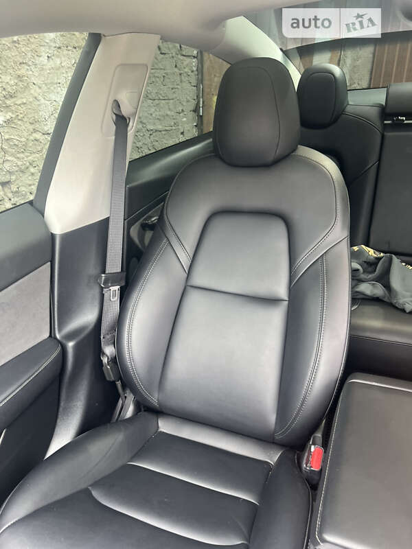 Седан Tesla Model 3 2022 в Львові