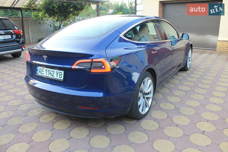 Седан Tesla Model 3 2018 в Дніпрі