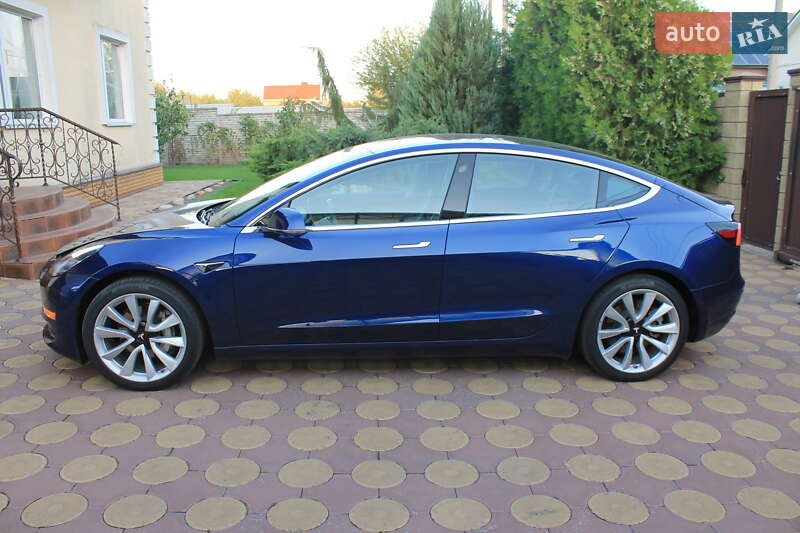 Седан Tesla Model 3 2018 в Дніпрі