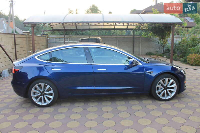 Седан Tesla Model 3 2018 в Дніпрі