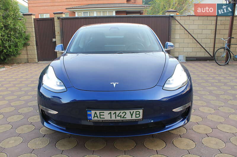 Седан Tesla Model 3 2018 в Дніпрі