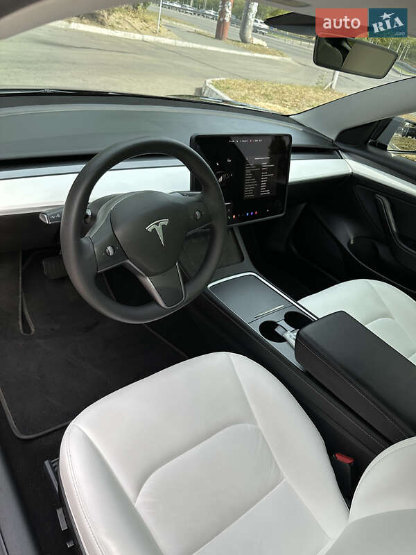 Седан Tesla Model 3 2021 в Одессе