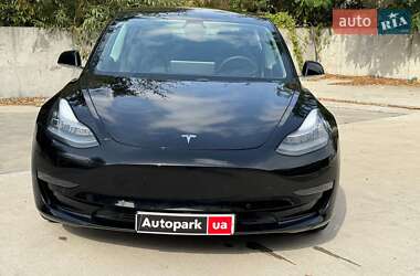 Седан Tesla Model 3 2020 в 