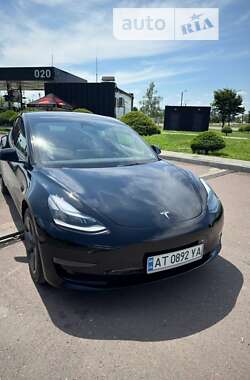 Седан Tesla Model 3 2023 в Івано-Франківську